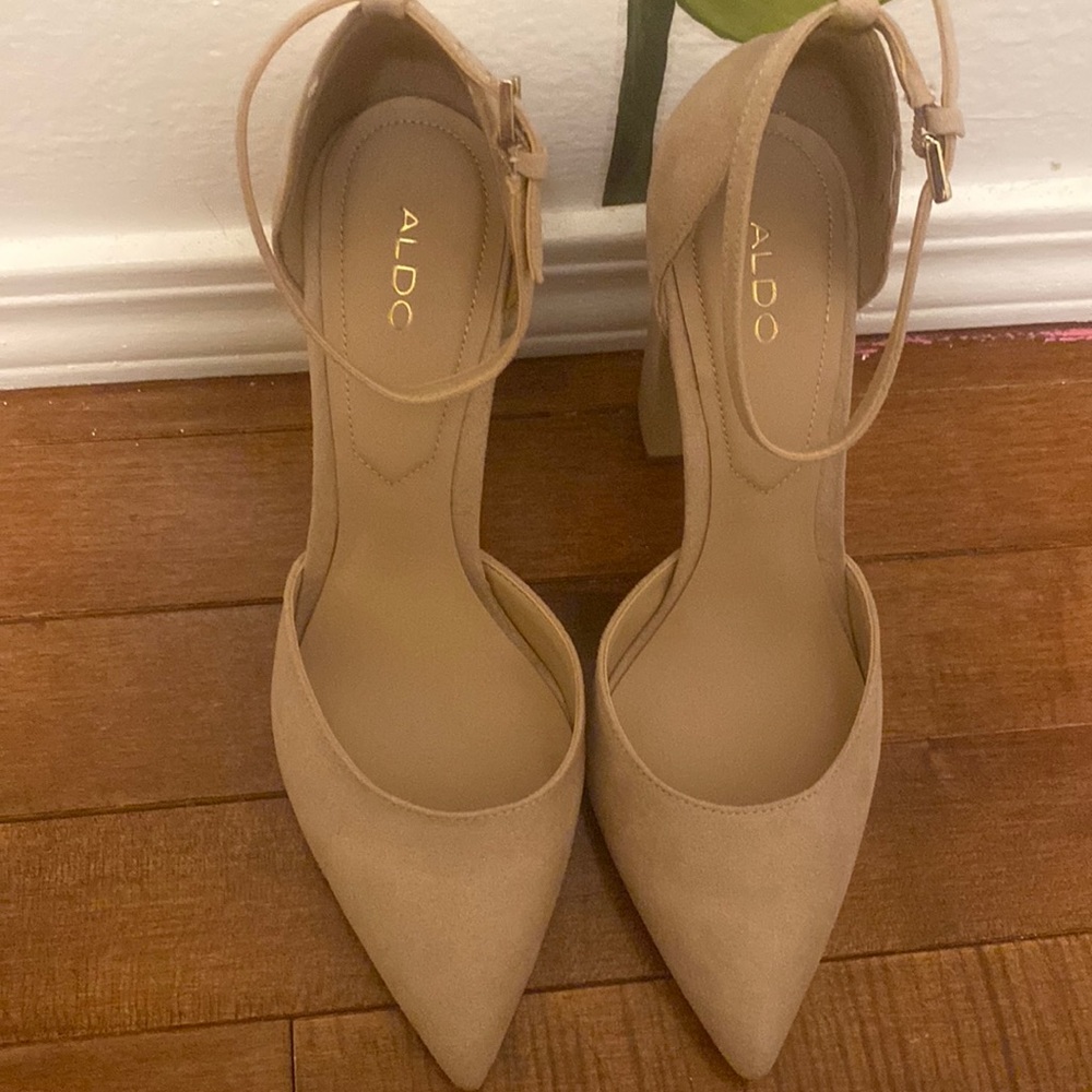 Brand new Nichole’s Aldo pointed heel